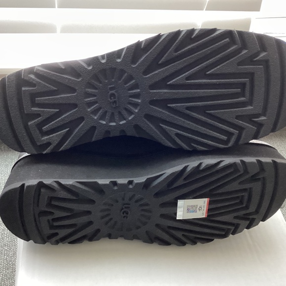 UGG® Women's CityFunc Zip Booties, size 9.5 - Picture 6 of 10